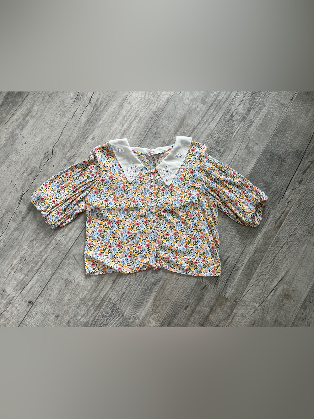 Only Coquette girl Floral Cropped button up w/ Peter Pan Eyelet Collar